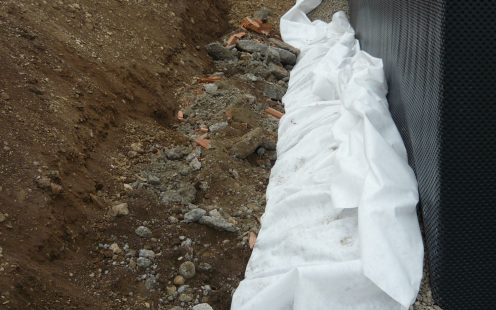 Vlies verlegt bei Gebäudedränagierung
