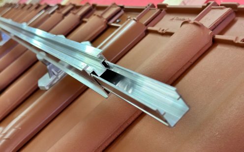 Tondach System-Grundplatte mit Modulstütze montiert