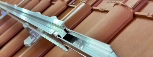 Tondach System-Grundplatte mit Modulstütze montiert