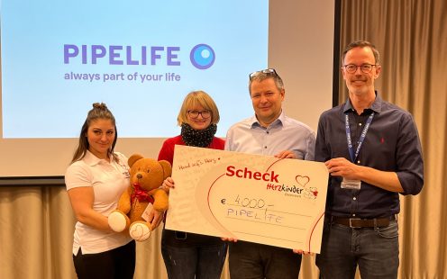 Geschäftsführung von Pipelife übergibt Spendenscheck an Verein Herzkinder Österreich