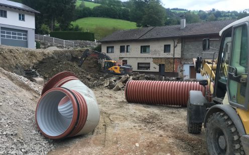SL Grossrohre auf der Baustelle vor der Verlegung in Laussa