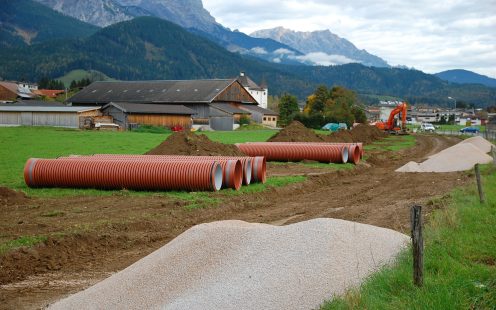 Großrohre auf der Baustelle Saalfelden